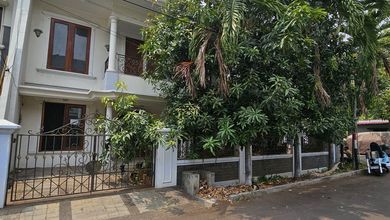 Hunian Mewah di Kelapa Gading, Jakarta Utara, 3 KT, LT 320m²