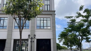 Ruko baru jalan utama sedayu city hoek parkir luas