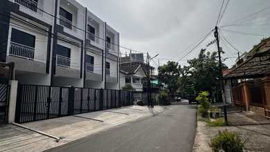 Rumah Elegan di Grogol, Jakarta Barat, 4 Kamar Tidur, LT 67m²