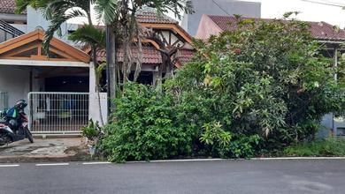 Kesempatan Rumah di Pulo Gadung, Jakarta Timur, LB 180m², Harga 2,2 Miliar