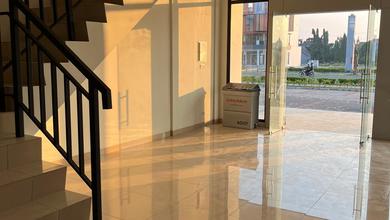 Disewakan 1 Unit Ruko di Summarecon Crown Gading