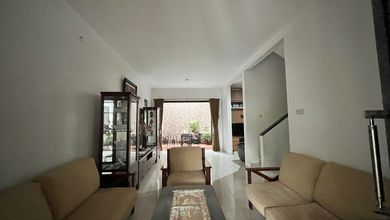 Rumah Mewah di Kawasan Graha Raya, Tangerang Selatan, LB 250m², Harga 2,9 Miliar