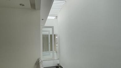 Hunian Mewah di Puri Indah, Jakarta Barat, 5 Kamar Tidur, LT 200m²