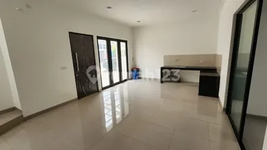 Kesempatan Eksklusif, rumah Mewah di Pantai Indah Kapuk 2, Jakarta Utara, LB 130m²