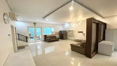 Rumah Mewah di Puri Mansion, Jakarta Barat, 3 KT, LT 135m²