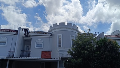 Rumah Megah Semi Furnished Daerah Strategis di Gading Serpong