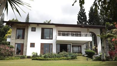 Dijual Villa Coolibah 5800m2 Siap Huni Hitung Tanah Jual Cepat.