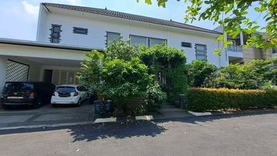 Hunian Prestisius di Kawasan Depok I, Depok, LB 450m², Harga 8 Miliar