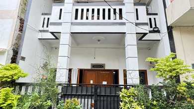 Rumah Dijual di Palmerah, Jakarta Barat, LB 180m², Harga Kompetitif!
