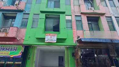 Disewakan ruko 3 lantai pinggir jalan ciputat lokasi ramai dan strategis