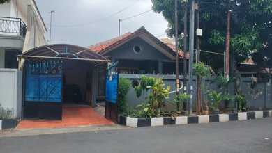 Rumah Modern Luas 300 Jual di Tanjung Duren Selatan, Jakarta Barat