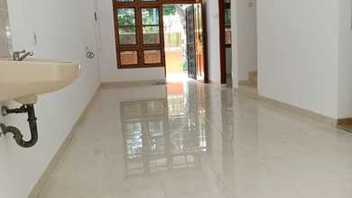 Kesempatan Rumah di Tanjung Duren, Jakarta Barat, LB 130m², Harga 2,45 Miliar