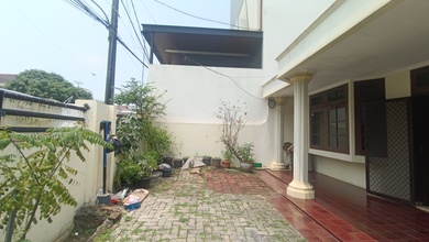 Kesempatan Eksklusif, rumah Prestisius di Taman Ratu, Jakarta Barat, LB 200m²