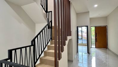 Rumah Premium area Tomang, Jakarta Barat, LT 195 m2