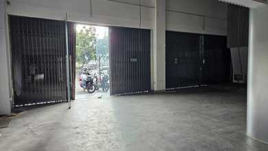 Disewakan ! 2 Ruko Gandeng Jalan Raya Utama