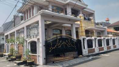 Hunian Elegan di Rawamangun, Jakarta Timur, 5 Kamar Tidur, LT 185m²