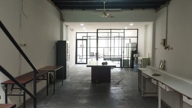 Disewakan Ruko 2½ LT Muara Karang Lokasi Bagus