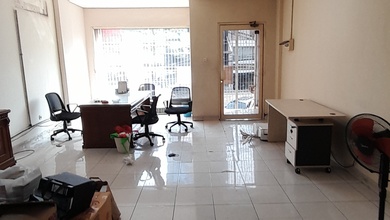 Disewakan Ruko 3 Lantai.muara Karang Raya Siap Huni