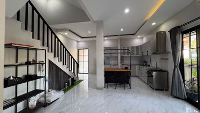 For Sale rumah Eksklusif di Pluit, Jakarta Utara - LT 136m²