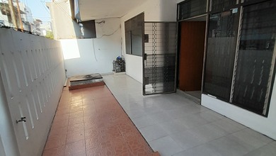 Dikontrakkan Rumah Murah di Muara Karang, Jakarta Utara, LT 150m²