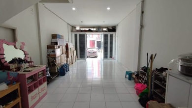 Disewakan/dijual Cepat Ruko 4 Lantai Muara Karang Area Ramai