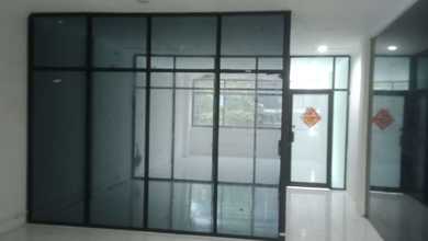 Disewakan Ruko 3 Lt Muara Karang Area Ramai