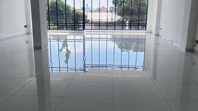 Gedung Baru Cawang 5 Lantai - Lokasi Bagus Tepi Jalan Raya