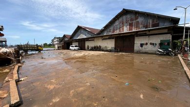 Gudang Siantan Dermaga Sungai Landak Include Tongkang