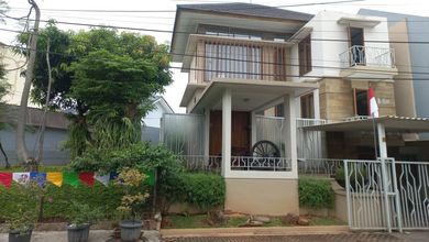 Rumah Prestisius di Kawasan Tangerang, Tangerang, LB 200m², Harga 4,5 Miliar