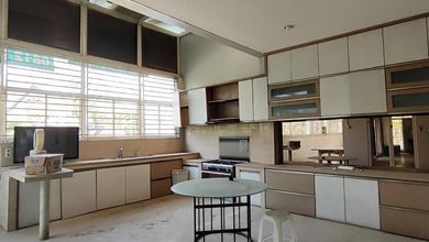 Rumah Elegan di Taman Grisenda, Jakarta Utara, 3 Kamar Tidur, LT 180m²