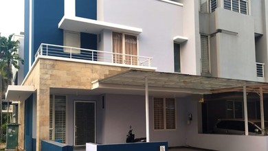 Rumah Mewah di Kawasan Taman Grisenda, Jakarta Utara, LB 225m², Harga 5,3 Miliar