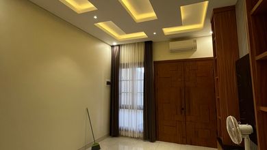 For Sale rumah Eksklusif di Jelambar, Jakarta Barat - LT 140m²