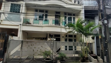 Dijual rumah Mewah di Green Ville, Jakarta Barat - LT 144m²