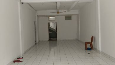 Desekawan Ruko 2 Lantai Siap Pakai Lokasi Ramai di Taman Royal, Tangerang