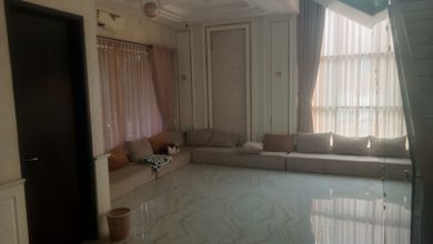 Rumah Mewah di Kawasan Serpong, Tangerang Selatan, LB 360m², Harga 5,5 Miliar