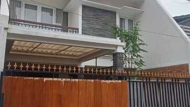 Rumah Elegan di Pondok Bambu, Jakarta Timur, 4 KT, LT 108m²