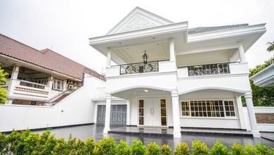 Rumah Mewah di Kawasan Mampang Prapatan, Jakarta Selatan, LB 1184m², Harga 29 Miliar
