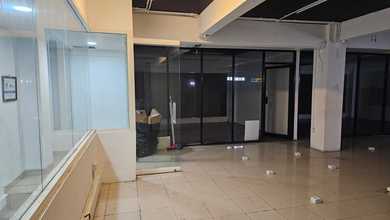 Disewakan Gedung Kecil Lantai 1 dan 2 di Jakarta Barat