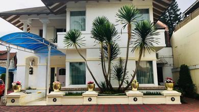 Rumah Mewah di Lebak Bulus, Jakarta Selatan, 5 Kamar Tidur, LT 1050m²