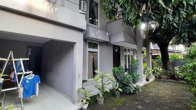 Rumah Elegan di Pondok Kelapa, Jakarta Timur, 4 KT, LT 193m²