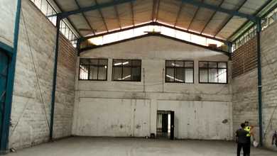 Gudang di jalan raya Narogong Bekasi 