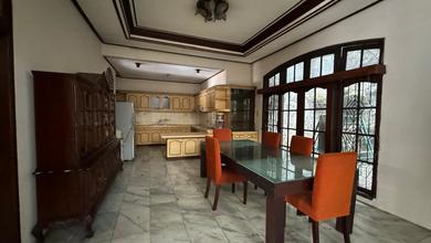 Rumah modern dengan Luas 400 m2 di Cempaka Putih, Jakarta Pusat