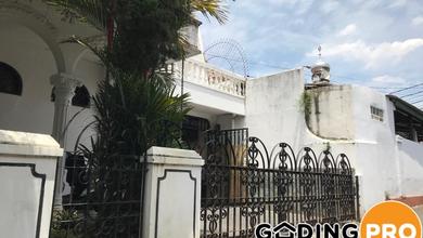 Rumah Mewah di Pejaten, Jakarta Selatan, 5 Kamar Tidur, LT 302m²