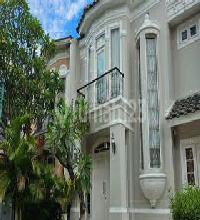 Penawaran Langka, rumah Mewah di Raffles Hills, Jakarta Timur, LB 170m²