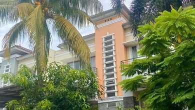 Rumah Mewah di Cibubur, Jakarta Timur, 4 KT, LT 300m²