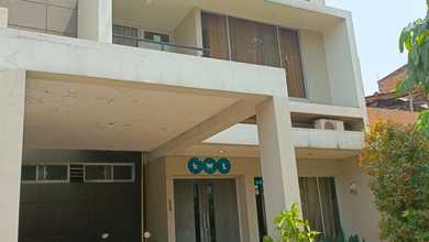 Rumah Elegan di Raffles Hills, Jakarta Timur, 3 KT, LT 120m²