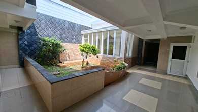 Rumah Sewa Nyaman Lokasi Tebet, Jakarta Selatan, LB 200m²