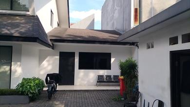 Rumah Mewah Disewakan di Kebayoran Baru, Jakarta Selatan, 4 KT, LT 500m²