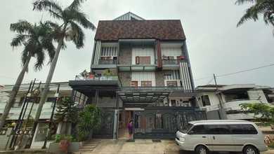 Rumah Elegan di Green garden, Jakarta Barat, 7 Kamar Tidur, LT 450m²