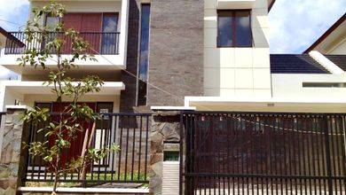 Rumah modern dengan Luas 300 m2 Kawasan Harapan Indah, Bekasi